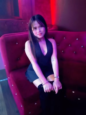 Tate - Female Escort